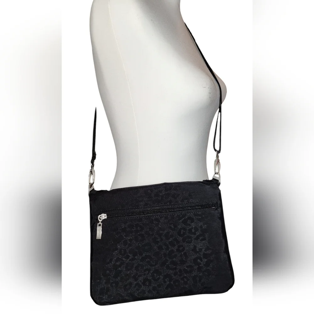 Baggallini Flip Zip Crossbody Black Cheetah Emboss - Picture 2 of 11